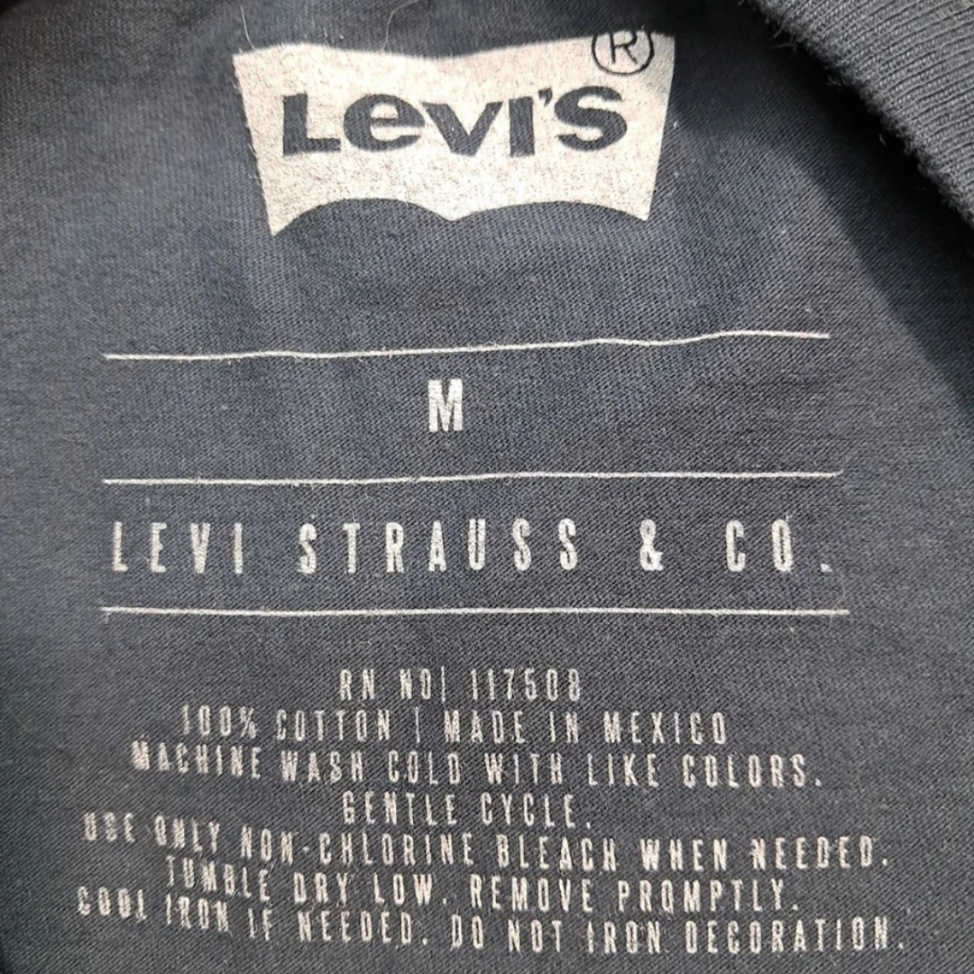 New Levi's T-shirt mens